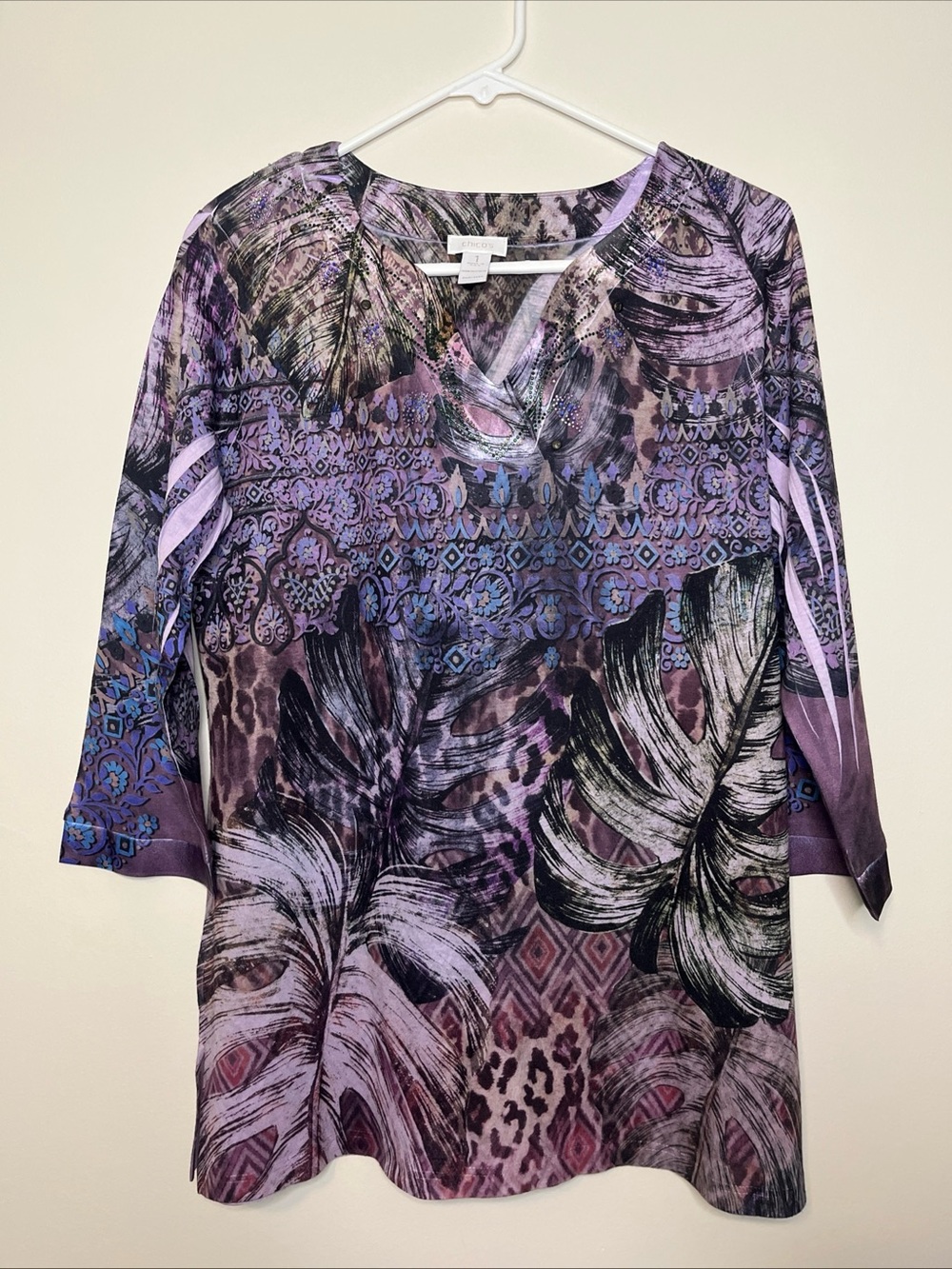 CHICO’S PURPLE FEATHER WATERCOLOR RHINESTONE 3/4 SLEEVE SHIRT SIZE 1 MEDIUM